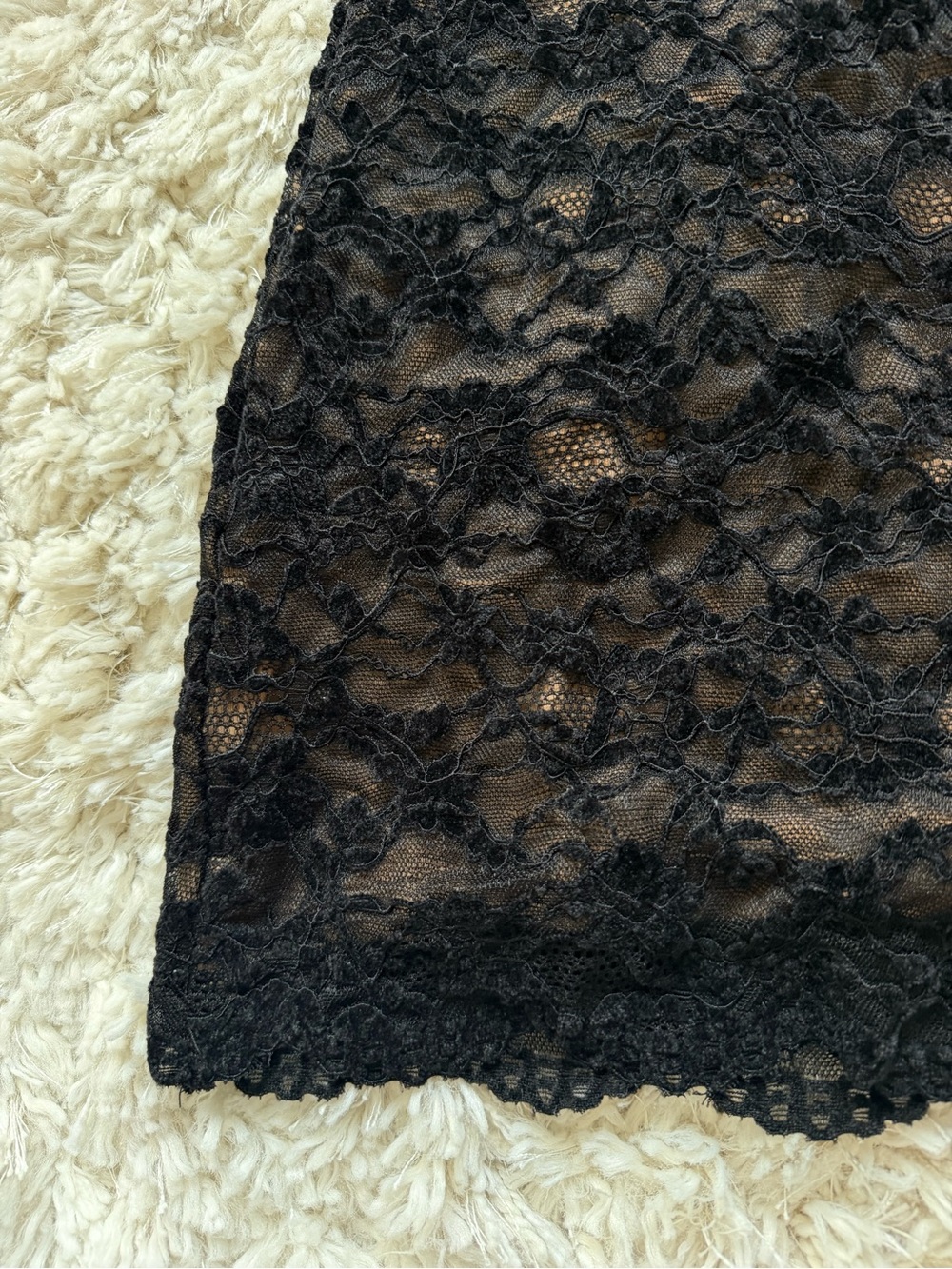 Edikted Alizah scalloped lace halter mini dress - Picture 5 of 5